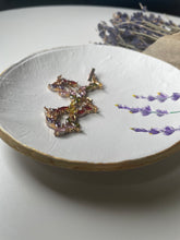 Load image into Gallery viewer, Handmade Jewellery Dish Lavander Pattern
